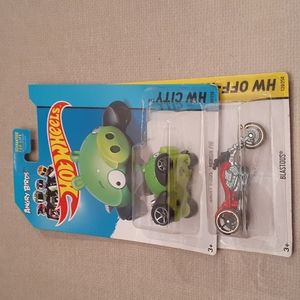 2013 Hot Wheels Blastous Green Angry Birds Minion Pig